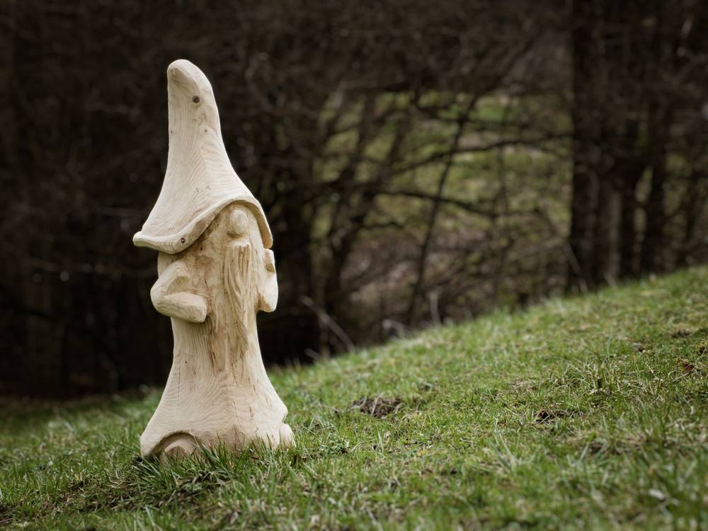 L'Ermite sculpté dans le bois, personnage du sentier depuis plus de vingt ans